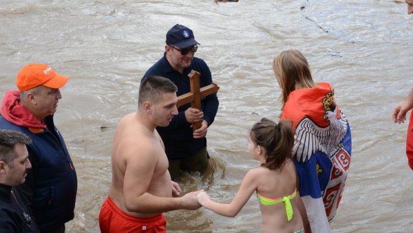 ПРИЈАВЕ ДО 15. ЈАНУАРА: Традиционално богојављанско пливање за крст часни у Краљеву