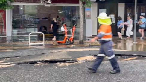 ULICE ZATVORENE, RUPE I PUKOTINE NA SVE STRANE: Dramatično stanje u Australiji, policija na terenu (VIDEO)