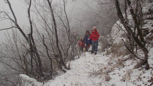 SUTRA BOŽIĆNI USPON NA RTANJ: Na vrh Šiljak kreće tridesetak Paraćinaca