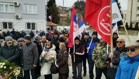 ОТКРИВЕНА СПОМЕН ПЛОЧА ТЕТОВСКИМ МУЧЕНИЦИМА: Одата пошта страдалима пре осам деценија