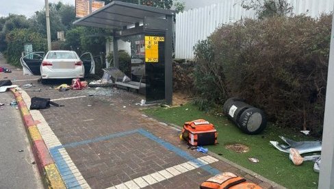 UŽAS KOD TEL AVIVA: Napad automobilom i nožem, desetine ljudi povređeno, hitno se oglasila policija UŽAS KOD TEL AVIVA: Napad automobilom i nožem, desetine ljudi povređeno, hitno se oglasila policija