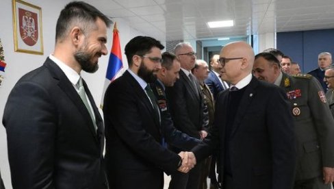 IZNAD SVIH NAS MORA BITI SRBIJA: Ministar Vučević dočekao 13. klasu polaznika Visokih studija bezbednosti i odbrane (FOTO)