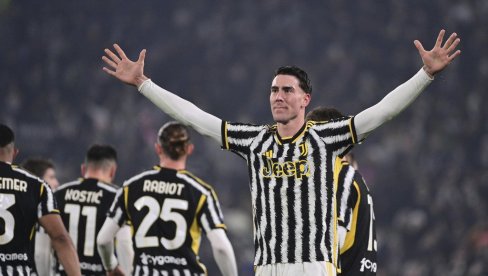 SRBIN JE SVETSKO ČUDO! Dušan Vlahović dao golove za pamćenje, saigrači iz Juventusa aplaudirali, hvatali se za glavu.... (VIDEO)