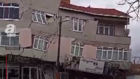 OVO NIKO NIJE OČEKIVAO: Pogledajte kako se urušila zgrada zbog gradnje metroa u Istanbulu (VIDEO)