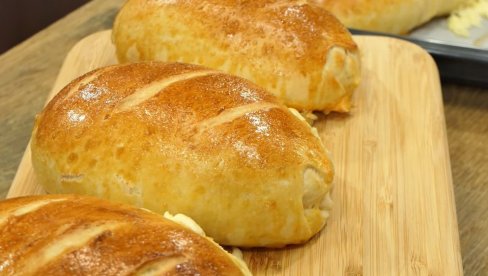 ODLIČNA ZAMENA ZA SLAVSKU POGAČU: Domaćinski hleb punjen sirom i šunkom (VIDEO)