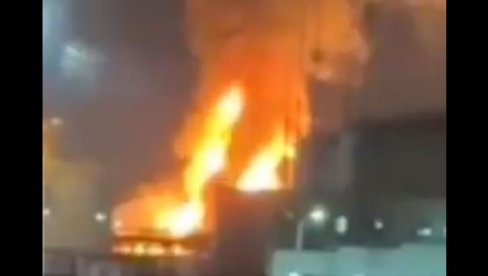 СНАЖНА ЕКСПЛОЗИЈА ОДЈЕКНУЛА РУСИЈОМ: Ватра гута највећи терминал природног гаса, језиви призори пожара (ВИДЕО)