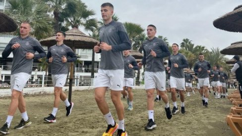 PARTIZAN OPORAVAK ODRADIO NA PLAŽI: Saldanja i Kastiljo trenirali na terenu (FOTO)