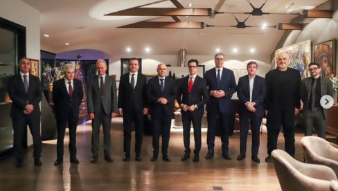 ВУЧИЋ У СЕВЕРНОЈ МАКЕДОНИЈИ: Вечера пред важан састанак, хвала Ковачевском на гостопримству (ФОТО) ВУЧИЋ У СЕВЕРНОЈ МАКЕДОНИЈИ: Вечера пред важан састанак, хвала Ковачевском на гостопримству (ФОТО)