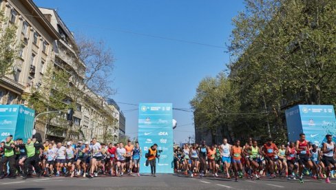 ПОСЕБАН ГОСТ НА БЕОГРАДСКОМ МАРАТОНУ: Мајк Ниши присуствује трци у главном граду Србије