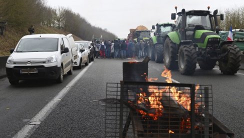 HAOS U NAJAVI: Poljoprivrednici sutra kreću u opsadu Pariza, ne žele odustati od svojih zahteva (FOTO)