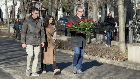 OPOZICIONI BOTOVI, UZ BOLESNE UVREDE, UPUTILI NOVU PRETNJU PREDSEDNIKU SRBIJE: Pobiću ti decu! (FOTO)