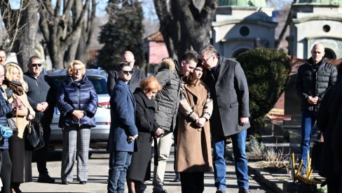 DIRLJIVE SCENE SA POMENA KSENIJE VUČIĆ: Dve godine bez poznate novinarke (FOTO)