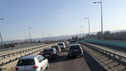 СТОП ЗАТАМЉЕНИМ СТАКЛИМА НА ВОЗИЛИМА? Одлучили се на забрану и на службеним возилома а разлози су вишеструки