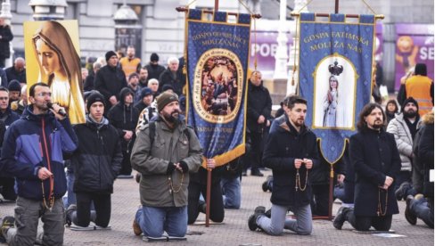 KLEČAVCI NA UDARU PROVOKATORA IZ EU?! U Zagrebu incident sa Vitezovima Bezgrešnog Srca Marijina