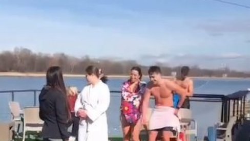 NESVAKIDAŠNJA SCENA NA ADI CIGANLIJI: Beograđani se kupaju kao u sred leta (VIDEO)