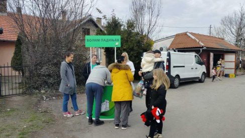 LEČE SE U GRADU, A IMAJU SVOJ DOM ZDRAVLJA: U Padinskoj skeli organizovano potpisivanje peticije za rad pedijatra vikendom