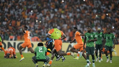 ЧУДО НЕВИЂЕНО: Једно безазлено излажење лопте ван терена у 94. минуту променило је читав ток првенства Африке у фудбалу (ВИДЕО)