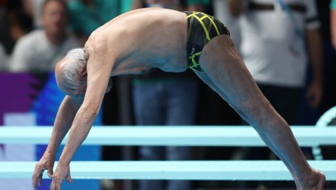 ЧУДО НЕВИЂЕНО! Стогодишњак скакао у воду на Светском првенству у Дохи (ВИДЕО)