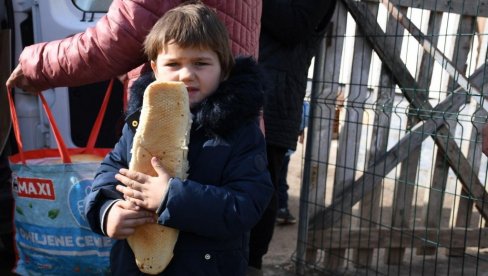 ФОТОГРАФИЈА КОЈА ЈЕ ПОТРЕСЛА СВЕ: Ово је Лена (4) из Коретиста на Косову и Метохији