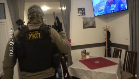 POLICIJA MUNJEVITO PRIVELA RAZBOJNIKE SA PALILULE: Ukrali kriptovalute u vrednosti od 202.000 evra (VIDEO)