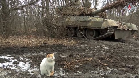 T-90 PREŽIVEO UDAR DRONA KAMIKAZE: Novi modeli ruskog tenka otporni na smrt iz vazduha (VIDEO)