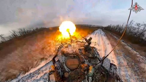 RUSKI TENKISTI UNIŠTILI PRVOG ABRAMSA: Spaljeno vozilo za uklanjanje mina (VIDEO)