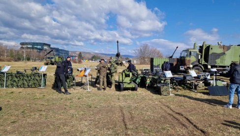 NOVOSTI NA LICU MESTA: Pogledajte naoružanje i vojnu opremu Vojske Srbije izložene u kompleksu Niške tvrđave (FOTO)