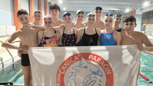 VIŠE DESETINA MEDALJA ZA „CRNICU“: Paraćinci nastupali na plivačkom takmičenju u Kragujevcu (FOTO)