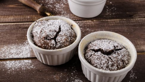 DA USPE, PECITE GA TAČNO 7 MINUTA I NI MINUT DUŽE: Čokoladni sufle, izazov je u pripremi DA USPE, PECITE GA TAČNO 7 MINUTA I NI MINUT DUŽE: Čokoladni sufle, izazov je u pripremi