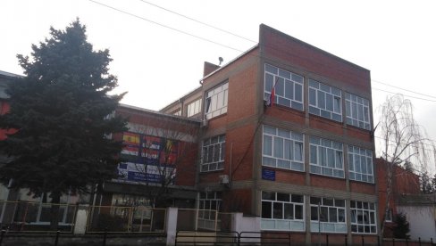 ULAŽU 13 MILIONA: Pokrajina pomaže obnovu škola u Kikindi