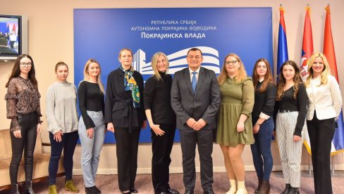 ЈЕЗИК ЧУВА ИДЕНТИТЕТ: Стипендије Покрајинске владе студентима Филозофског факултета у Новом Саду (ФОТО) ЈЕЗИК ЧУВА ИДЕНТИТЕТ: Стипендије Покрајинске владе студентима Филозофског факултета у Новом Саду (ФОТО)