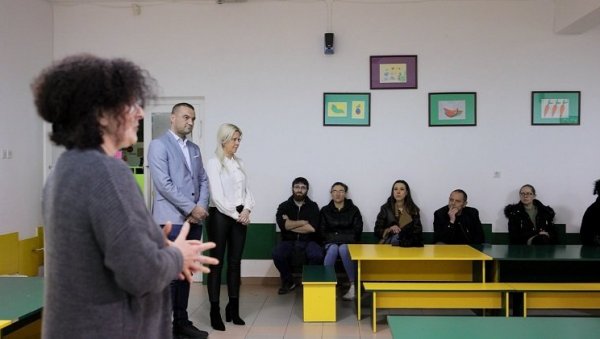 Стручна подршка мамама и татама: После низа едукација, у Вршцу почиње реализација пројекта Подстицајно родитељство