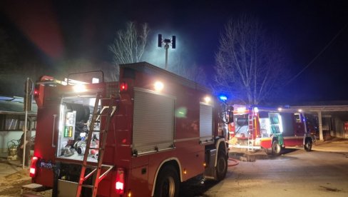 VELIKI POŽAR IZBIO U LOZNICI: Gore dva ugostiteljska objekta, vatrogasci hitno izašli na teren (FOTO)