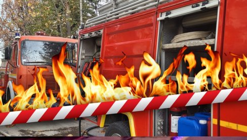 VELIKI POŽAR NA VOŽDOVCU: Gust crni dim kulja visoko nad naseljem, gori poslednji sprat zgrade (VIDEO)