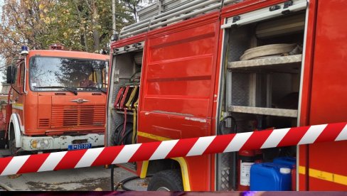 ГОРЕЛА СТОЛАРСКА РАДИОНИЦА: Велики пожар у Сурчину без повређених