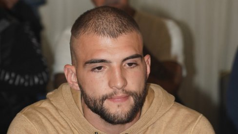 CECIN SINE, ĆUTI I UDARAJ, ZA BOLJE I NISI! Voditeljka odbrusila Veljku - Ozbiljan kompleks! CECIN SINE, ĆUTI I UDARAJ, ZA BOLJE I NISI! Voditeljka odbrusila Veljku - Ozbiljan kompleks!