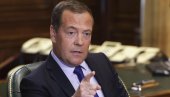 MAKRON I ŠOLC PRAVAC NA SMETLIŠTE ISTORIJE Oglasio se Medvedev - Ne bira reči za lidere Francuske i Nemačke