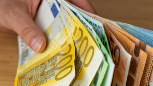 СКОЧИО ЕВРО У СРБИЈИ: Стручњаци тврде да нема разлога за панику