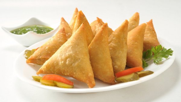 ПРИЈА ДУШИ И ТЕЛУ, МАГИЈА У СВАКОМ ЗАЛОГАЈУ: Самоса - традиционално индијско јело