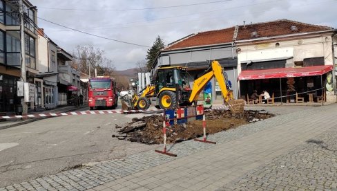 ШМИНКА СЕ ЦЕНТАР ГРАДА: Радови код музеја и на шеталишту у Врању ШМИНКА СЕ ЦЕНТАР ГРАДА: Радови код музеја и на шеталишту у Врању