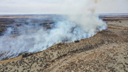 KAO DA NEMAJU DOVOLJNO MUKE: Snažan vetar napravio još goru situaciju sa požarima koji danima besne Amerikom (FOTO)