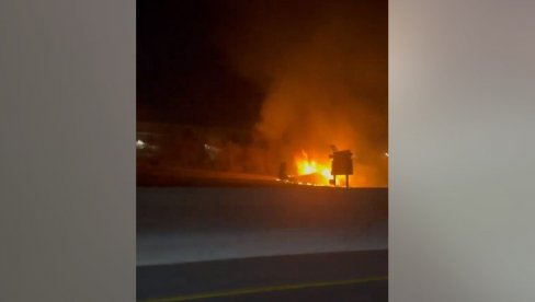 POGINULO NEKOLIKO LJUDI: Srušio se avion u blizini auto-puta, buknuo stravičan požar (VIDEO)