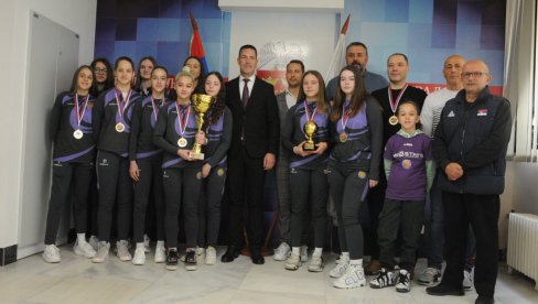 GENERACIJA ZA BUDUĆNOST: Prijem kod gradonačelnika za zlatne pionirke ŽKK Kraljevo (FOTO)