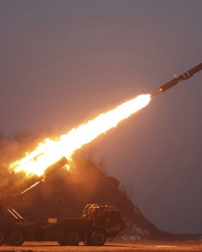 КИМ ПОСЛАО ПОРУКУ ТРАМПУ: Надгледао лансирање ракете земља-ваздух дугог домета и изградњу подморнице