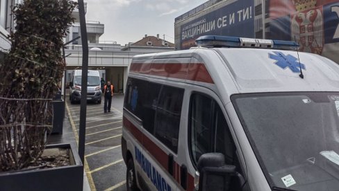 НЕСРЕЋА У ЗЕМУНУ: Жена са повредама главе и ноге превезена у Ургентни центар