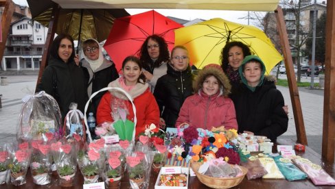 ЗАРАДА У ШКОЛСКУ КАСУ: Основци организовали осмомартовски базар у Деспотовцу