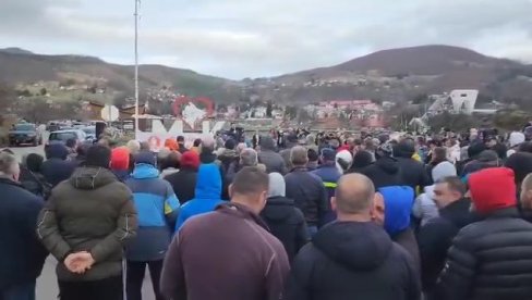 VELIKI PROTEST GRAĐANA U MOJKOVCU: Građani protiv otvaranja rudnika
