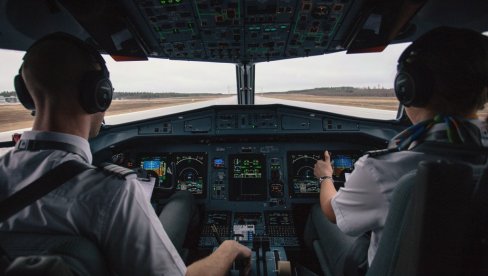 SINDIKAT PILOTA UPOZORAVA: Smanjenje broja pilota bila ugrožena bezbednost