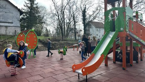 UREDILI 29 PARKIĆA ZA DECU: Opština Lazarevac brine o najmlađima