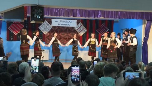 OKO JAGODINE KOLO DO KOLA...: Susreti sela okupili folklorce iz Bagrdana, Končareva, Glavinaca i Rakitova